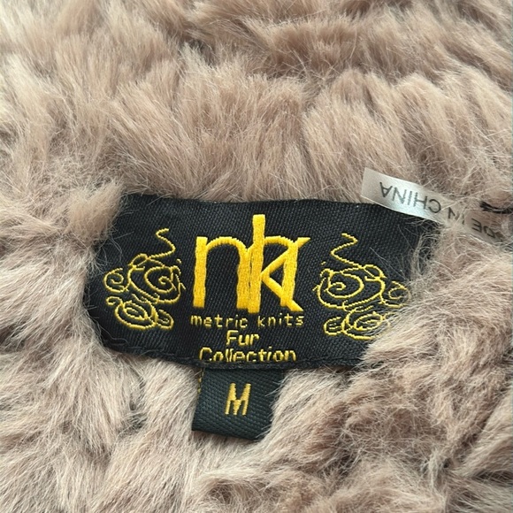 Metric Knits beige soft vegan fur open vest - Picture 6 of 11